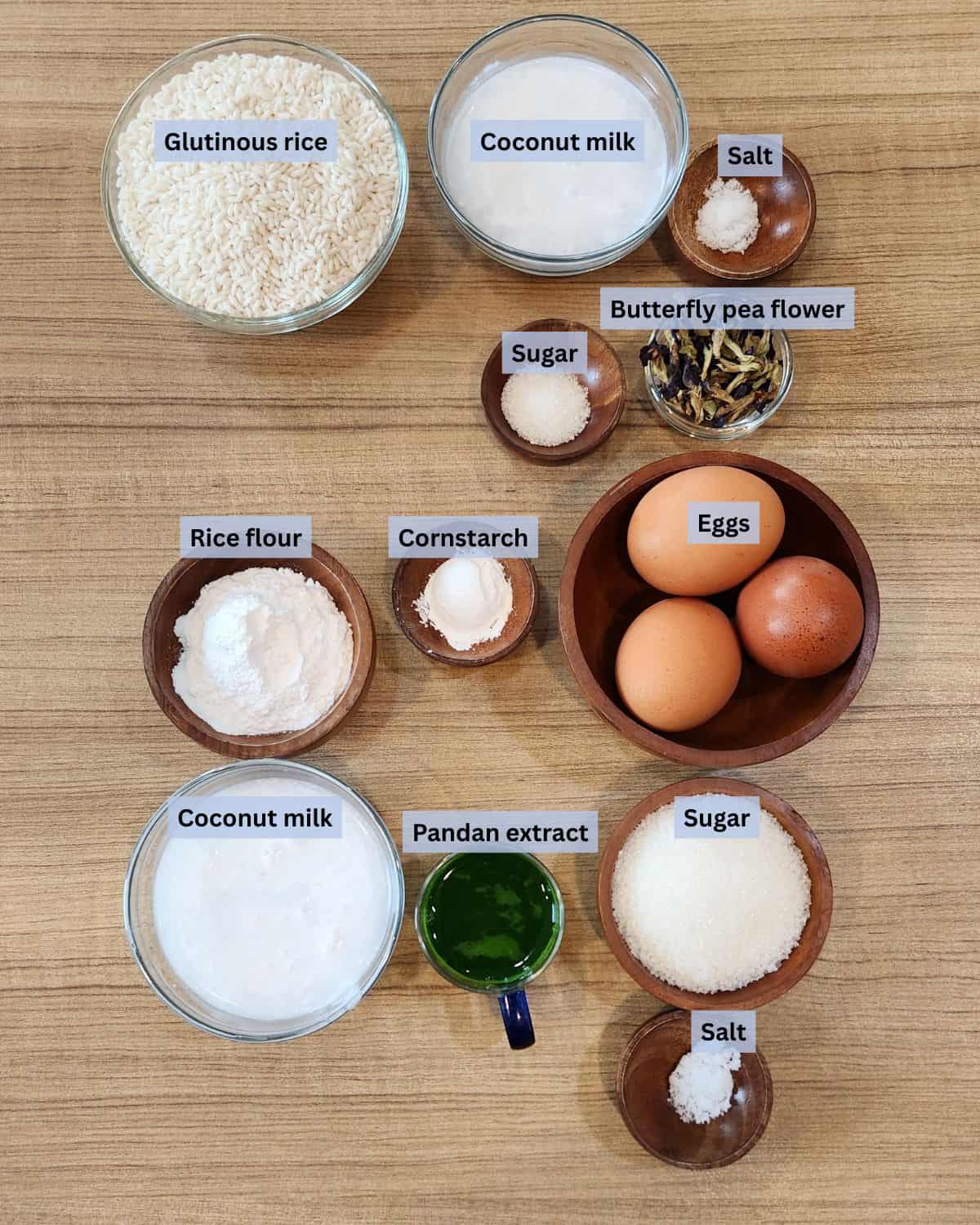 Kuih Seri Muka ingredients with labels.